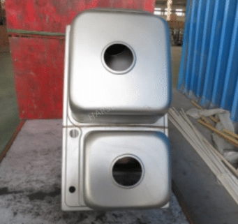 Manufacturing process of the stainless steel sink