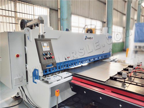 Manufacturing process of the stainless steel sink