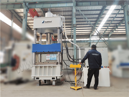 Manufacturing process of the stainless steel sink