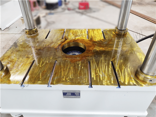 Manufacturing process of the stainless steel sink